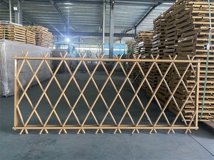 High Quality Low Price Factory Supply China Powder Coated Green Garden Bamboo Fence Garden Decoration Fence