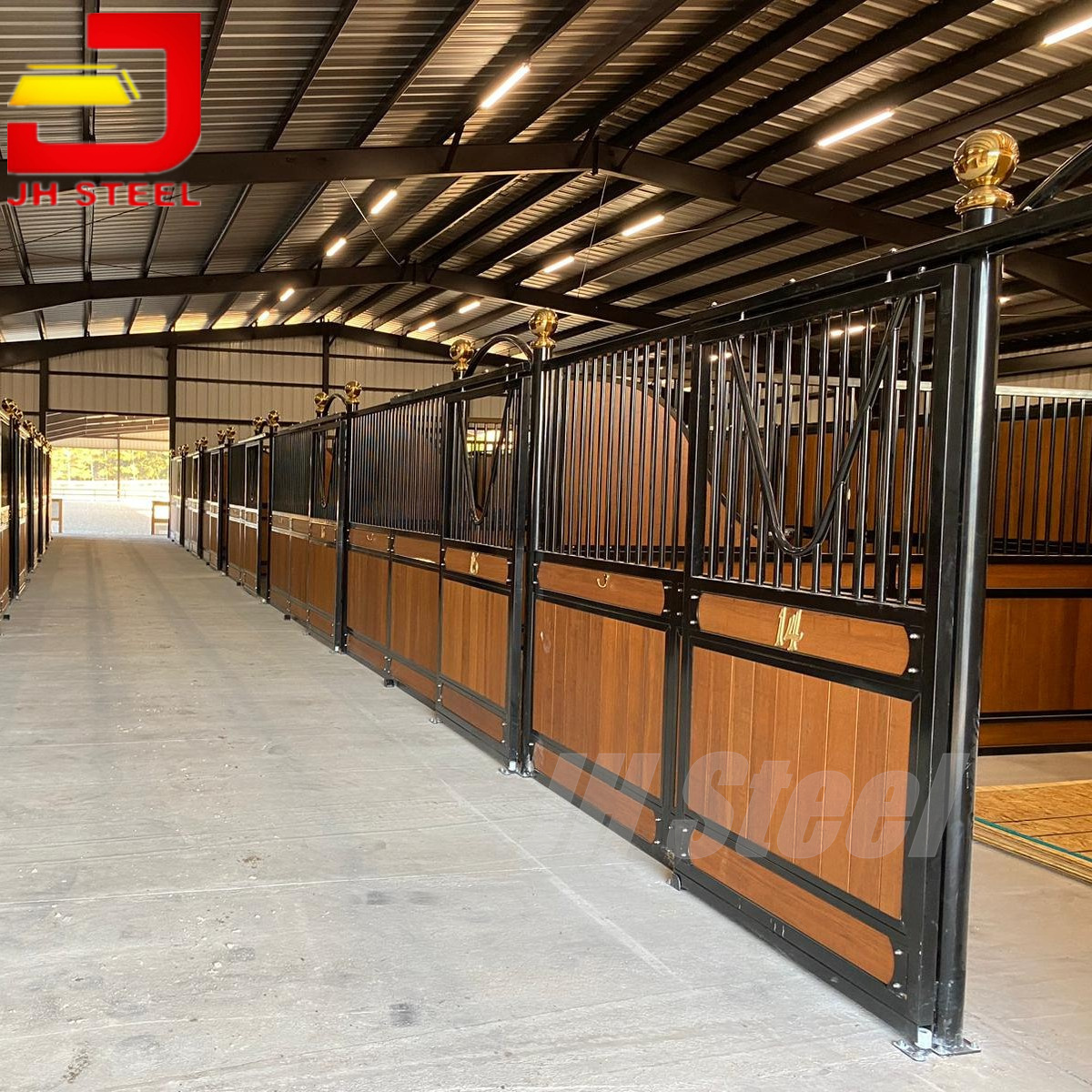 Galvanized Pipe Exterior Black Powder Coated Prefab Bamboo Horse Stables Stall Box with Sliding Door