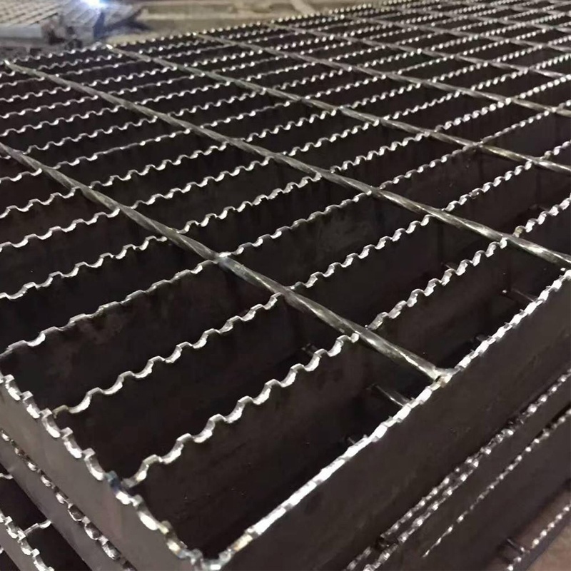 Stair step plate stainless steel grille plate gutter cover galvanized car wash house grille, used for sewage treatment