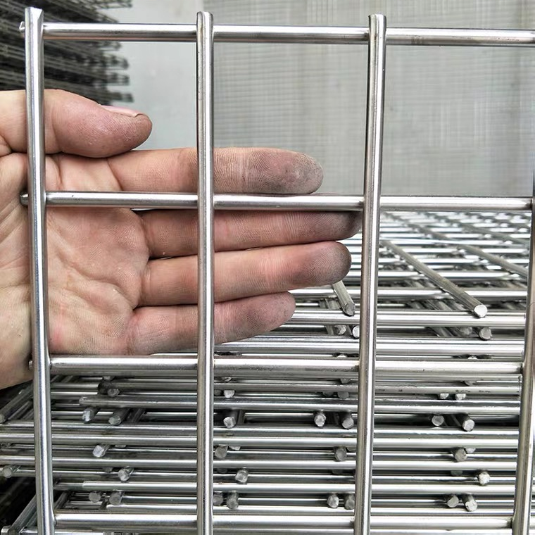 Hot Sale Cheaper Price High Quality Galvanized welded Wire Mesh Fence Panels for Making  Cages