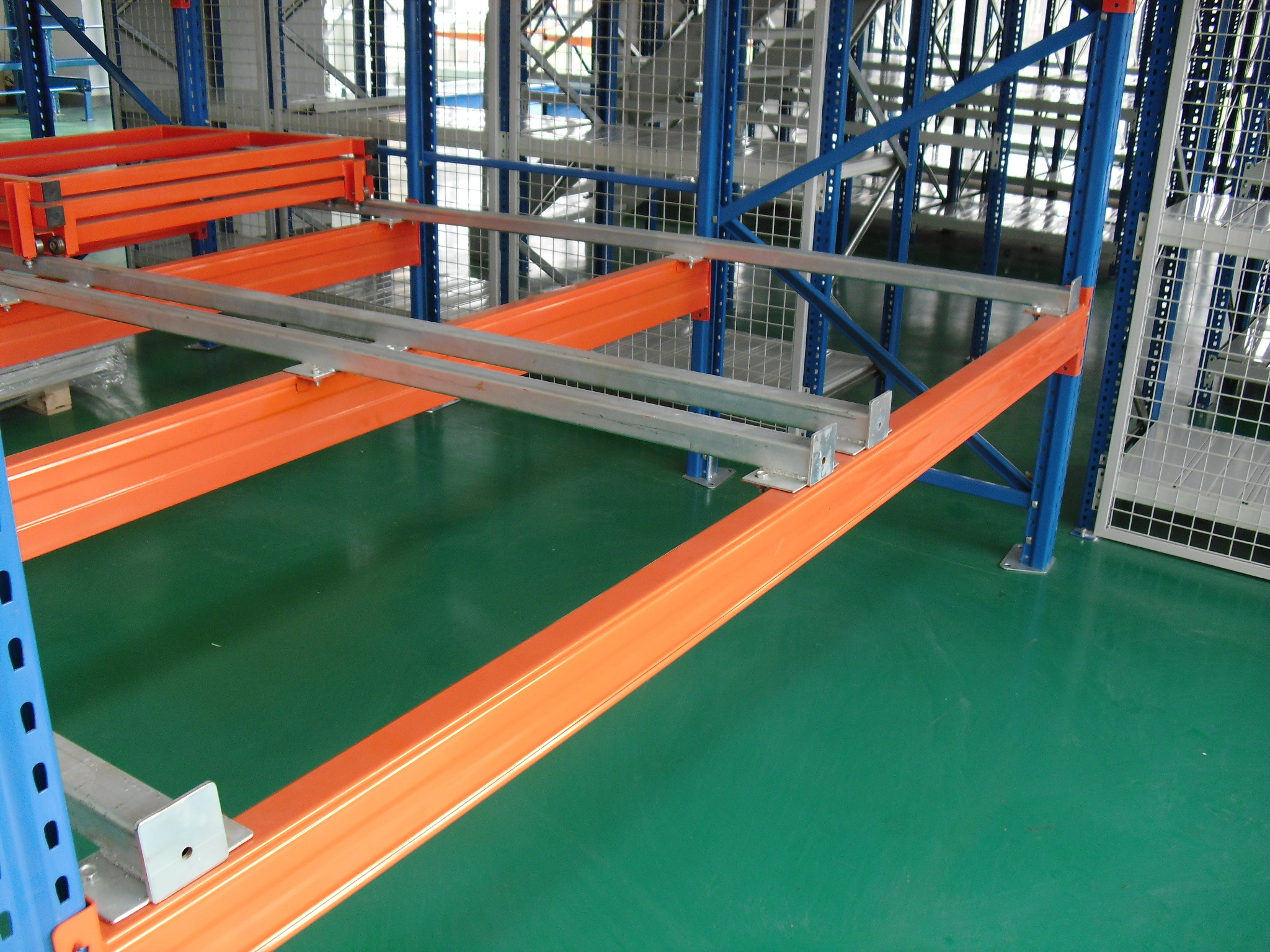 Heavy Duty Warehouse Storage Pallet Racking Push Back Pallet Rack System