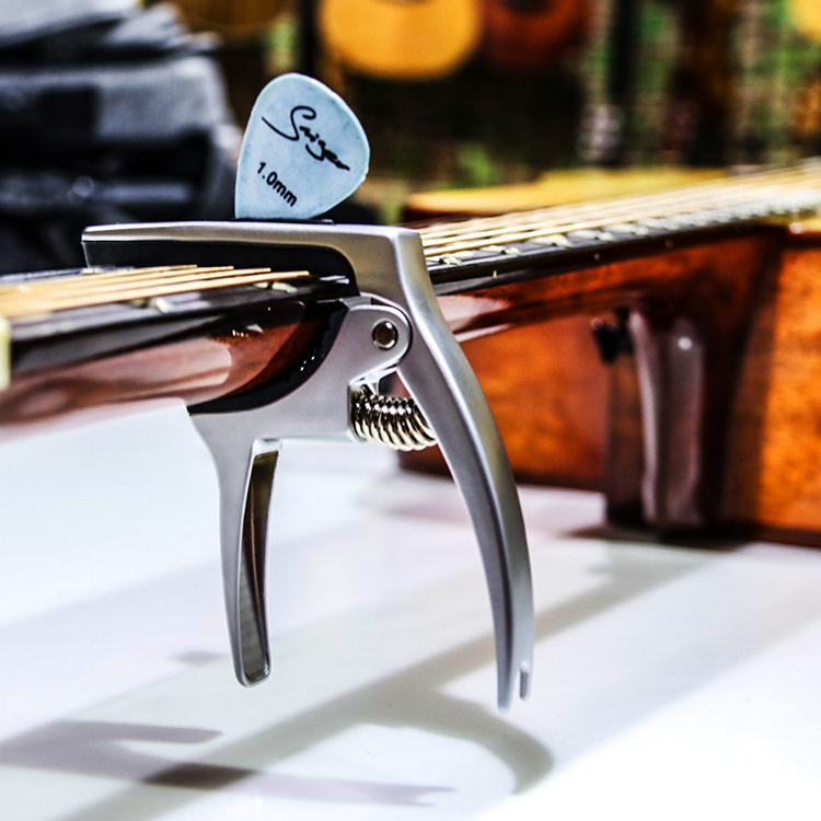 Custom logo multi function classical acoustic guitar accessories capo with picks