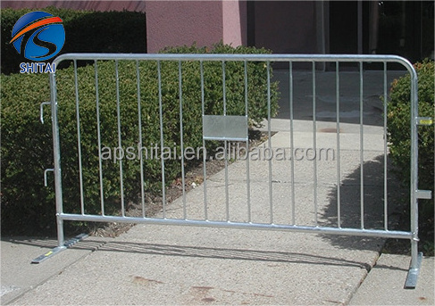 new design galvanized crowd control fence panels removable portable crowd control fence barrier from china factory