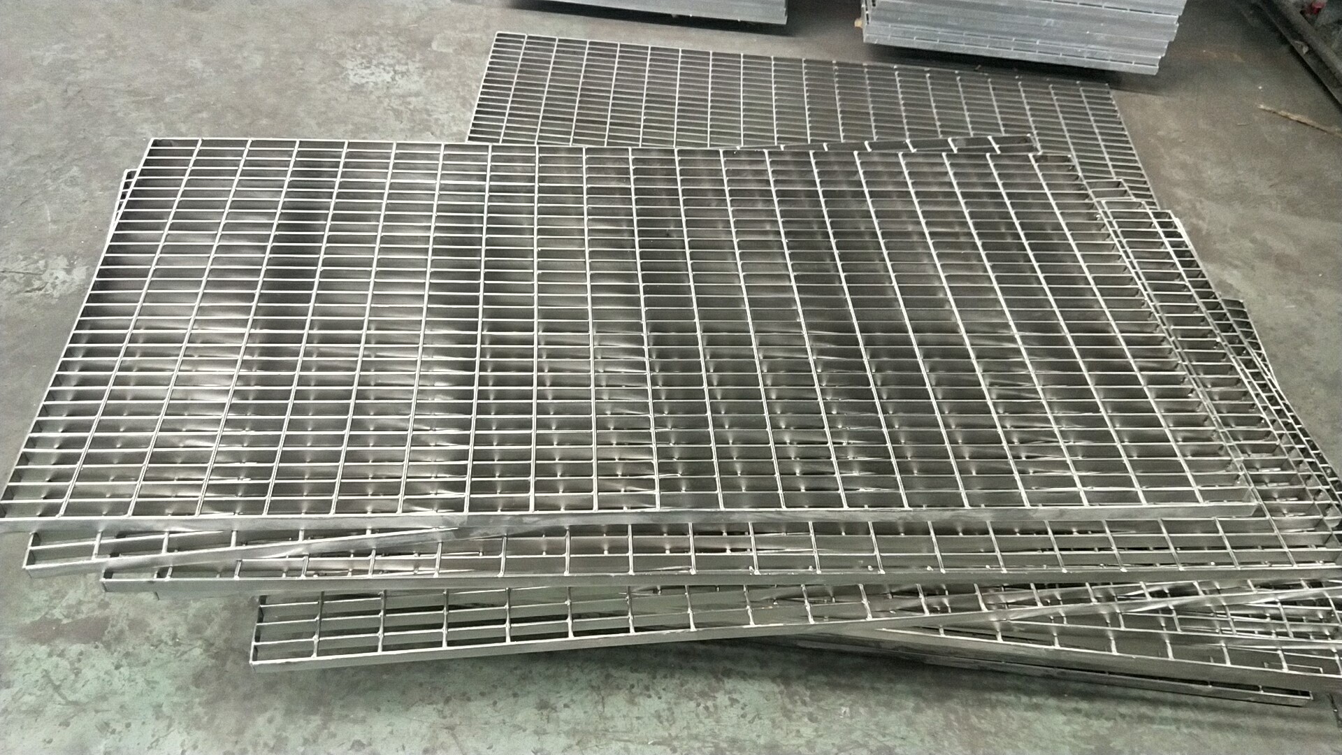 Standard Stainless Steel Gutter Covers for Food Processing Plants Meets Metal Building Materials Criteria