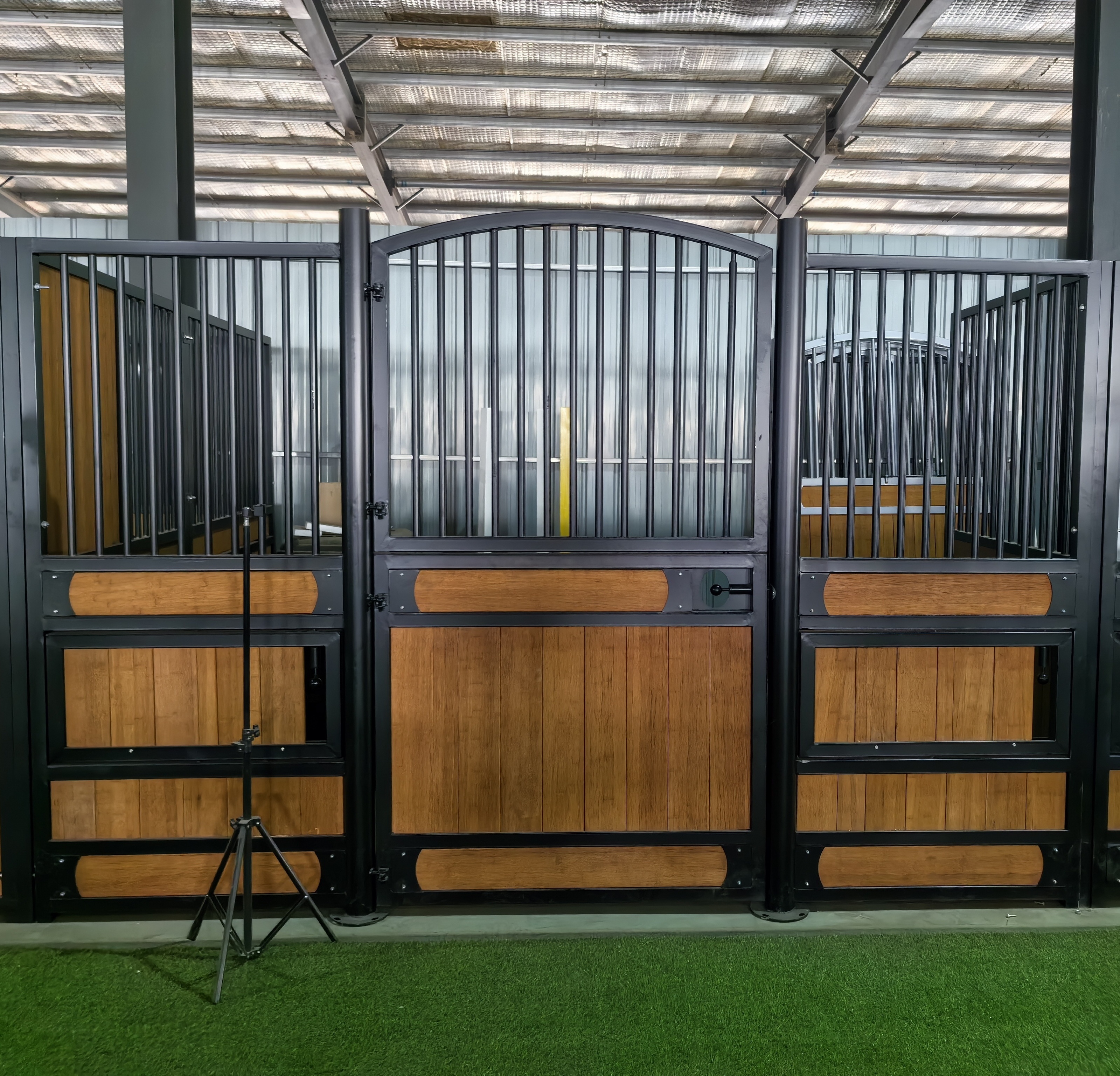 Equine equipment Horse Box With Hinged Door steel panels bamboo horse stable horse modular barns