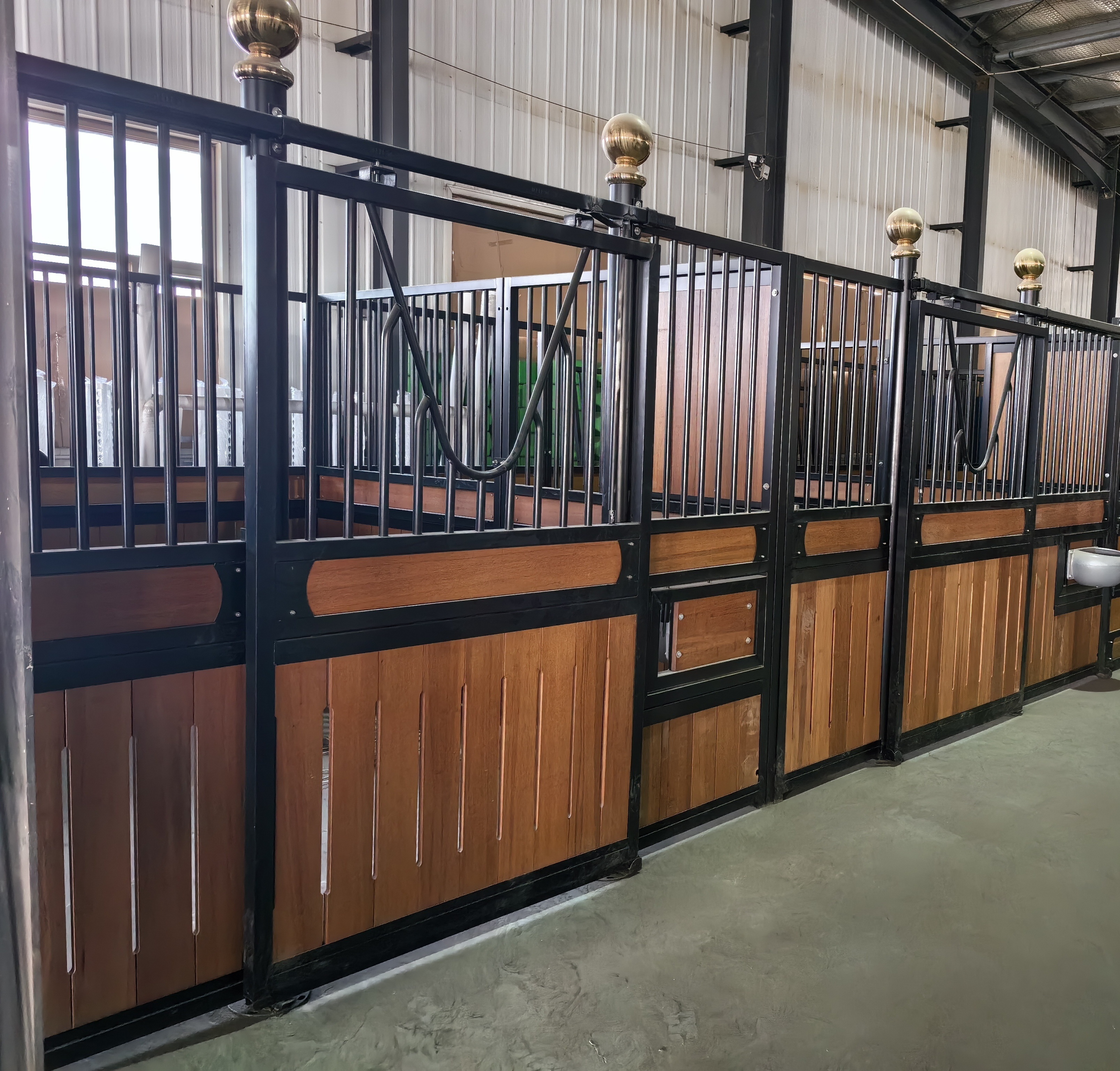 Powder Coated Outdoor Stalls Boxes prefab horse stable horse stall with optional feeder