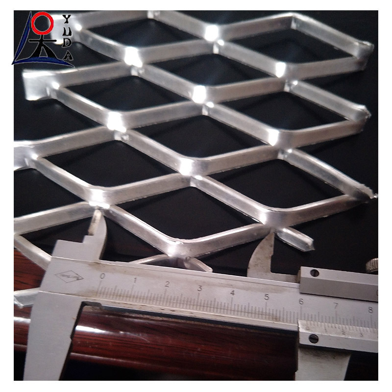 Diamond hole barrier iron plate raised expanded metal wire mesh galvanized steel expanded mesh roll