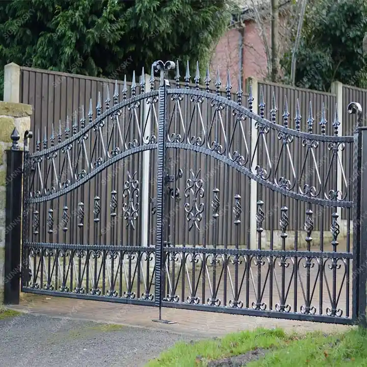 China Factory Supply Villa Gate Designs Garden Arch Wrought Iron Modern Retractable Customized gates driveway gates