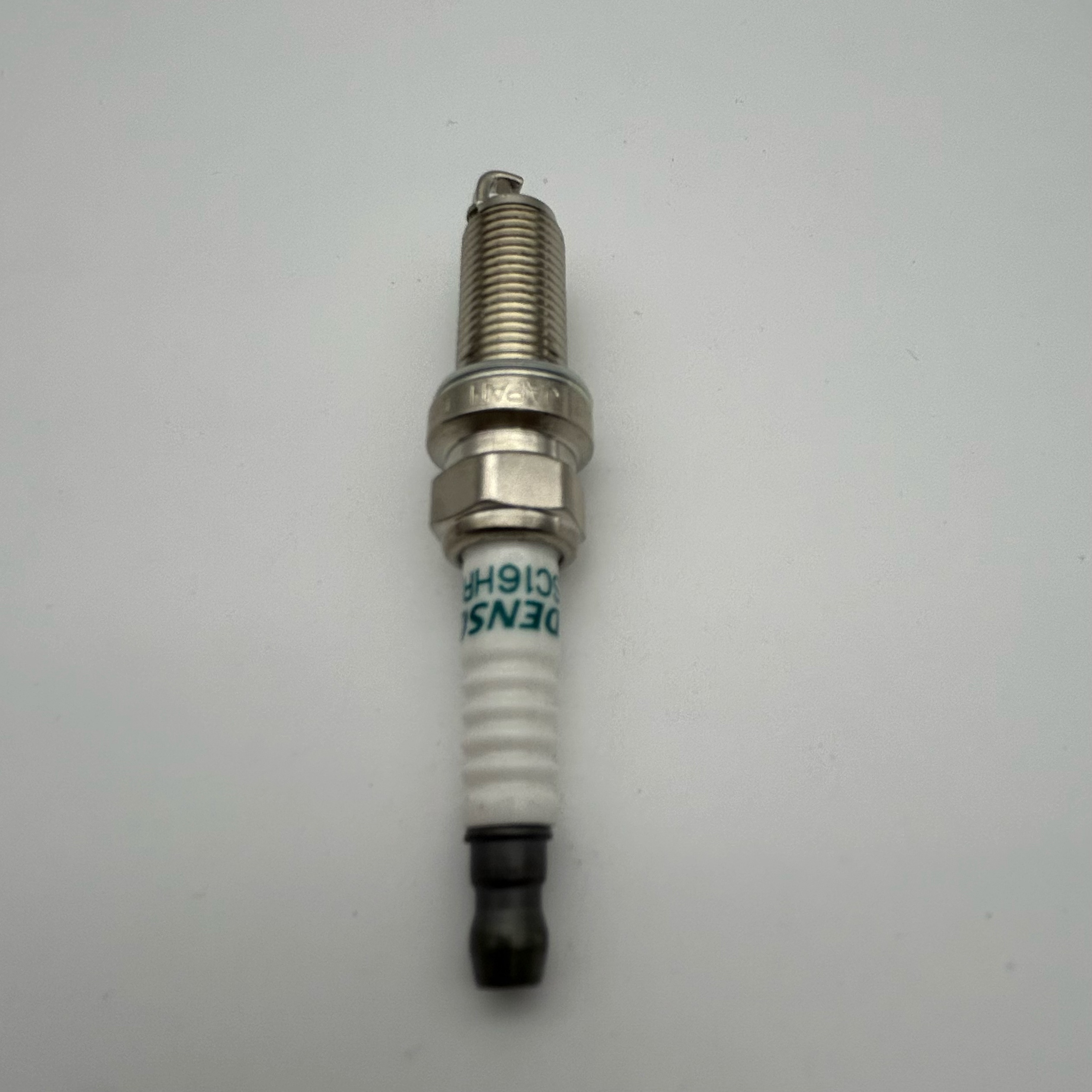 New Genuine iridium OEM Spark Plugs FK16HR11 90919-01275