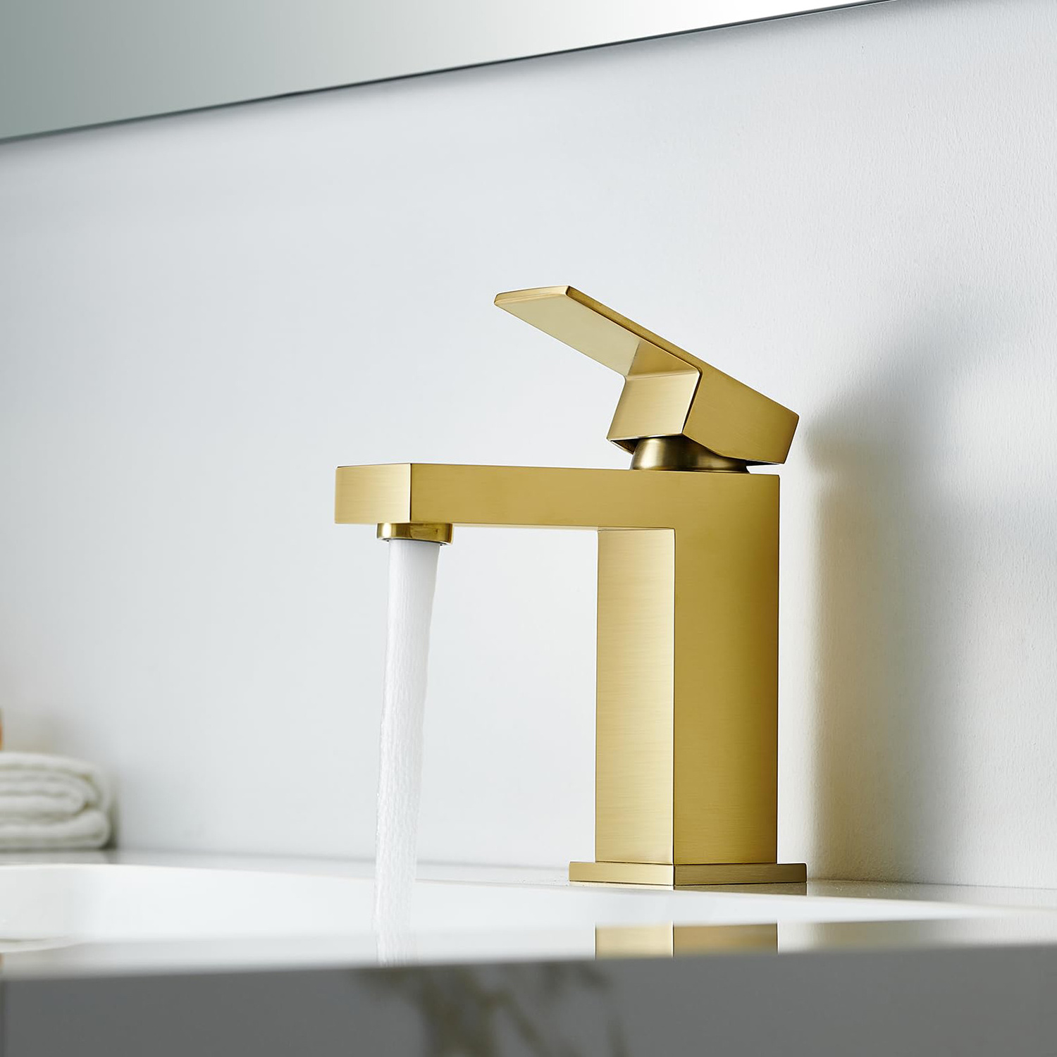 Brass Single Hole Bathroom Faucet Modern Bathroom Sink Faucet Single Handle Vanity Faucet with Pop Up Drain