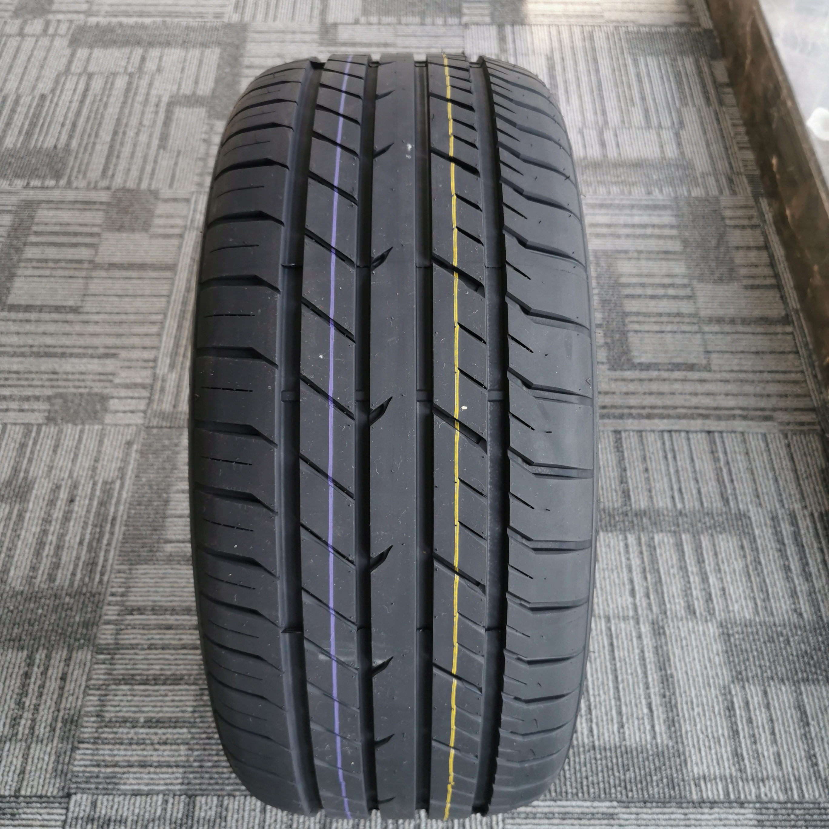 container car tyre 235/40R19 245/40R19