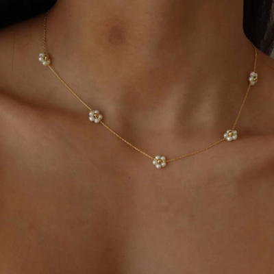 Dainty Flower Necklace 18K Gold Plated Stainless Steel Non Tarnish Minimalist Daisy Flower Pearl Choker Necklace