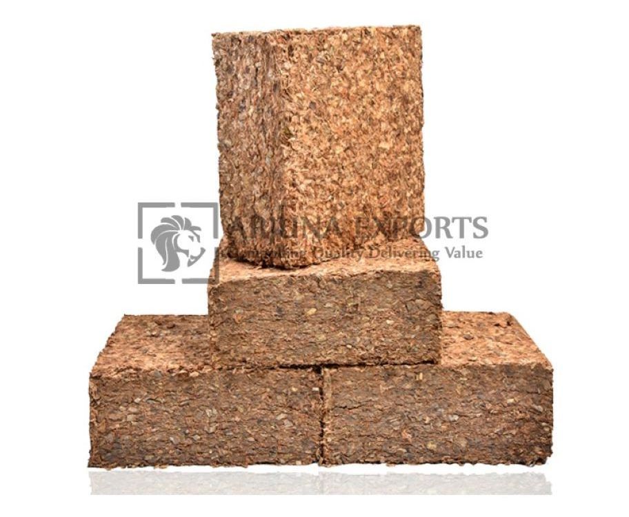 100% Natural Coco Peat Coconut Fiber Husk Chips 5kg Bricks from Direct Exporter for Animal Bedding