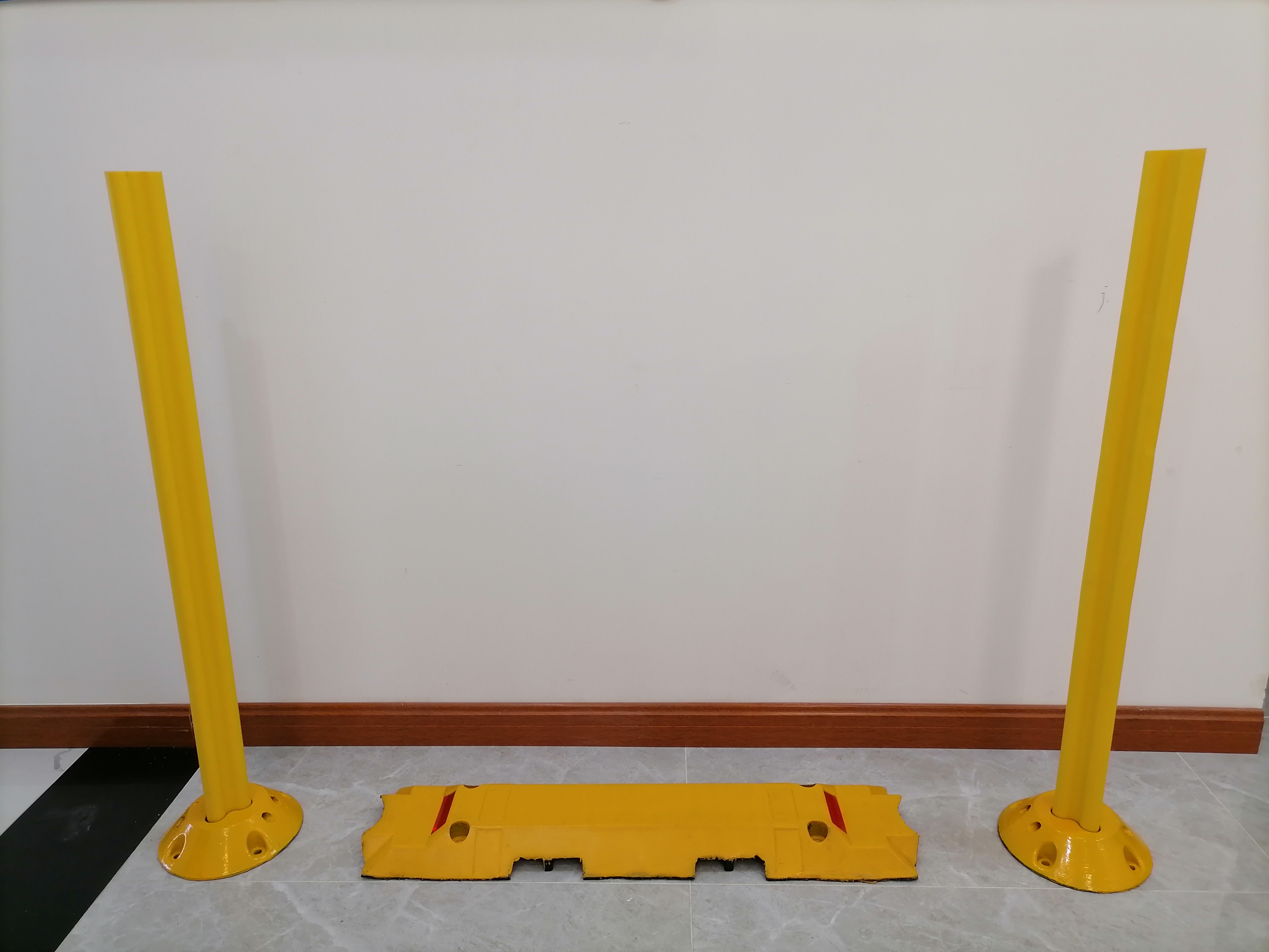 Reflective Traffic Lane Divider Road Delineator Channelize Parking Lot Space Separator Curb System