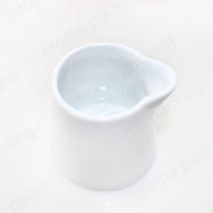 Fancy White Ceramic Spa Massage Essential ilo Candle Jar Body Lotion Candle Holder for Home Hotel