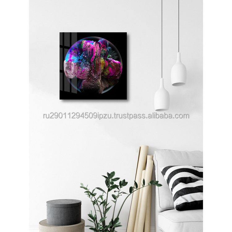 Paintings on glass are a fashionable and sought-after element of decor environmentally friendly, present set