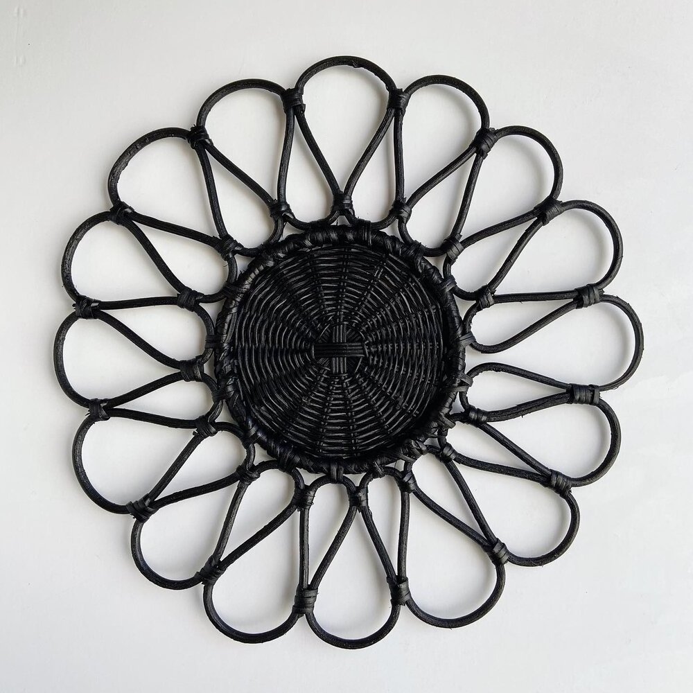 Whitewashed flower shape handmade art decor woven rattan placemats durable rattan plate chargers