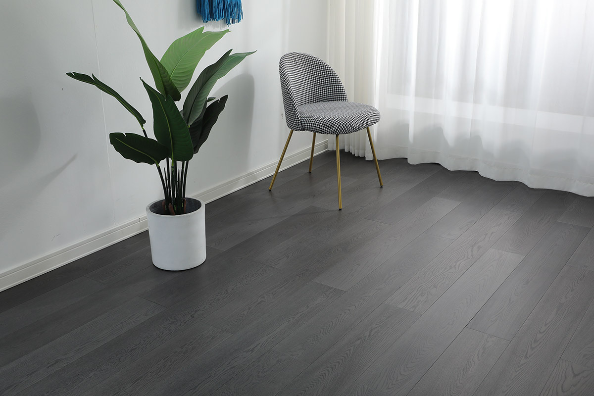 Dark grey popular color engineered wood with multi layers flooring hot sale oak flooring