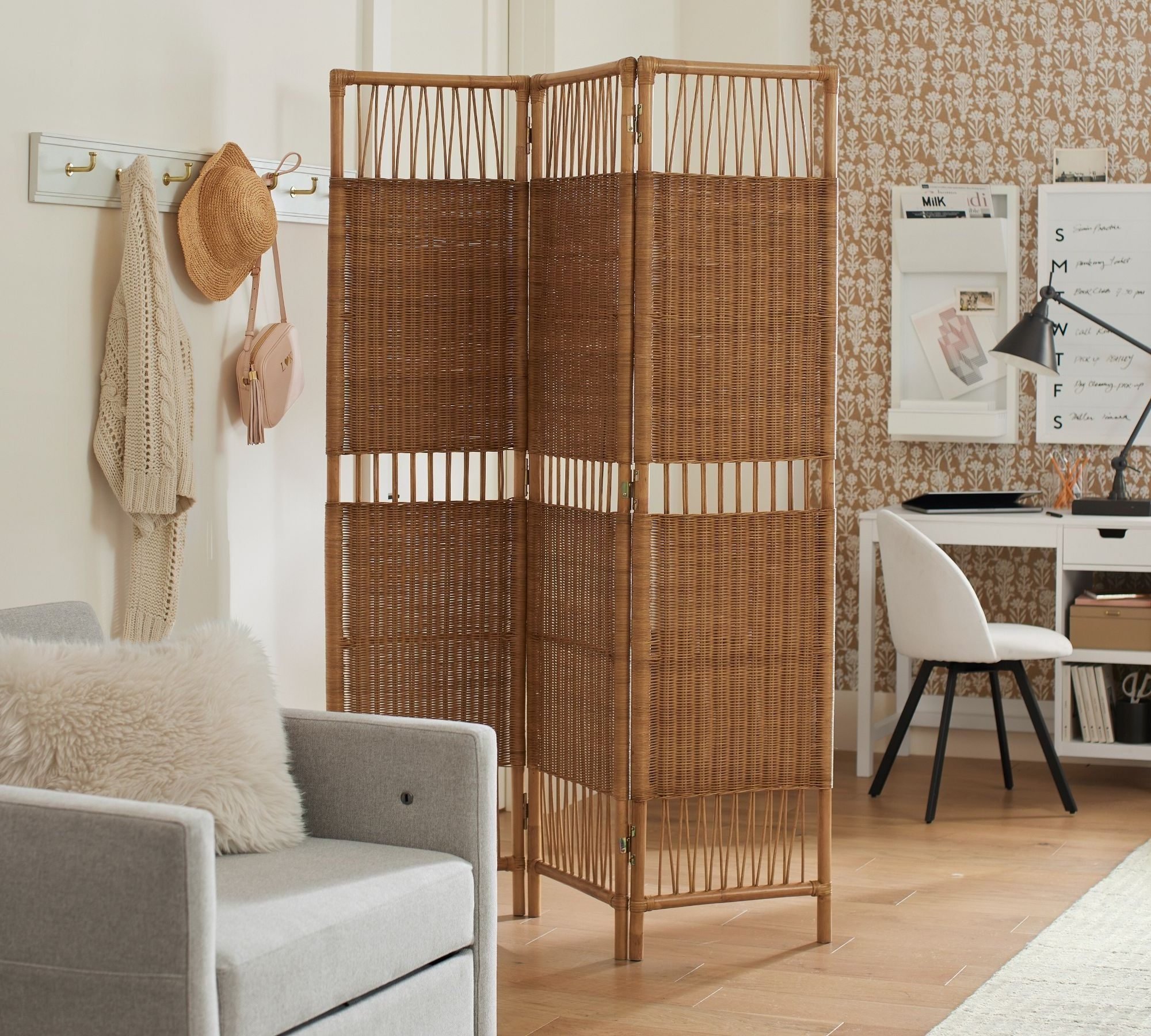 Hot Selling Decorative Patterned Woven Rattan  Room Dividers Partitions Screen Used For Home Decor And Room Decoration