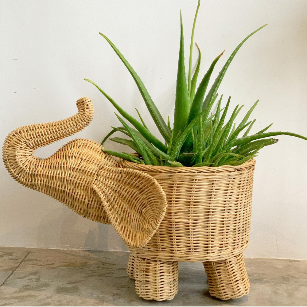 New Arrival Handmade Wicker Rattan Animal-Shaped Planter Natural Rattan Elephant Flower Pots & Planters for Home Decoration