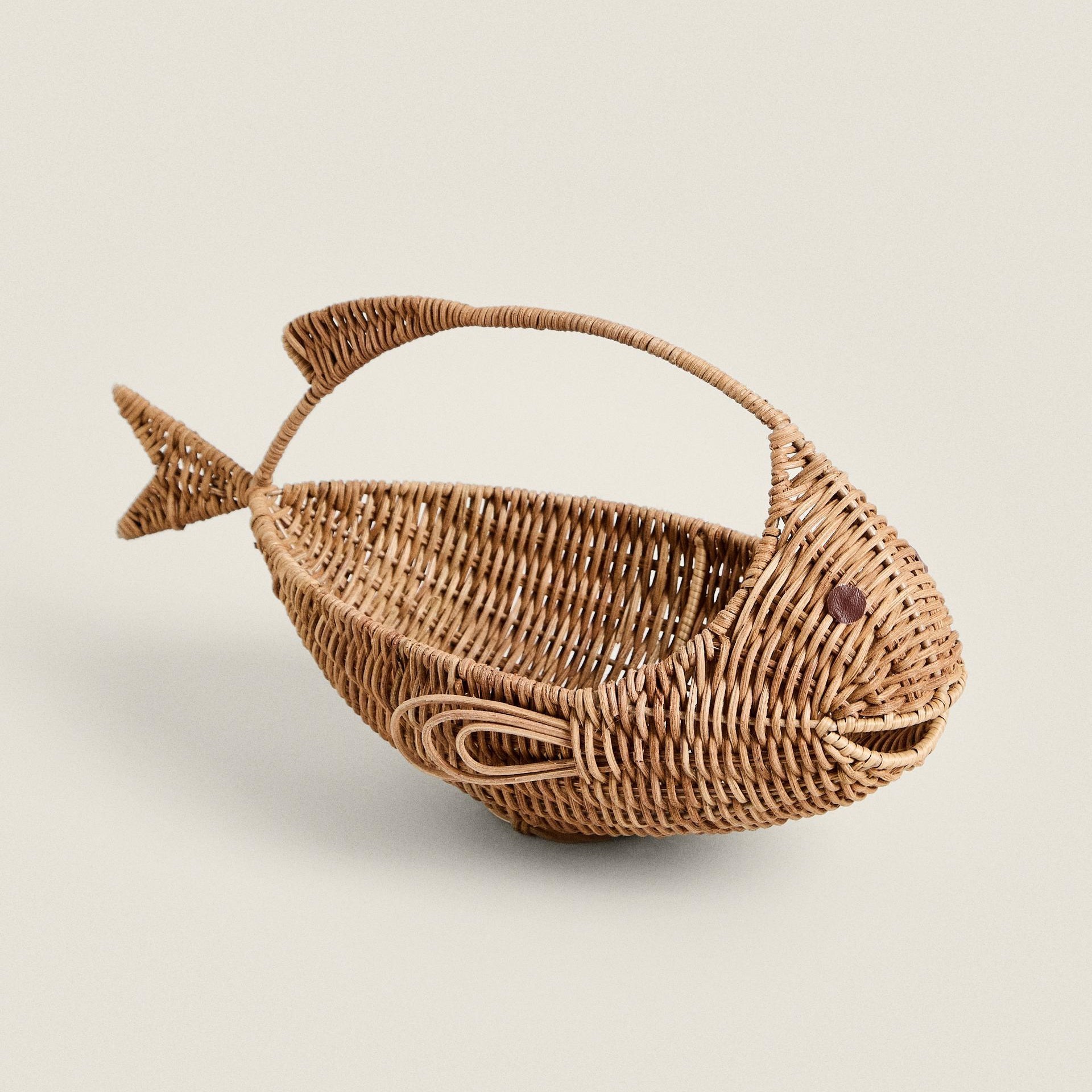 New Design 2024 Rattan Fish-shaped Basket Sustainable Brown Fish Rattan Storage Basket For Kitchen Decoration