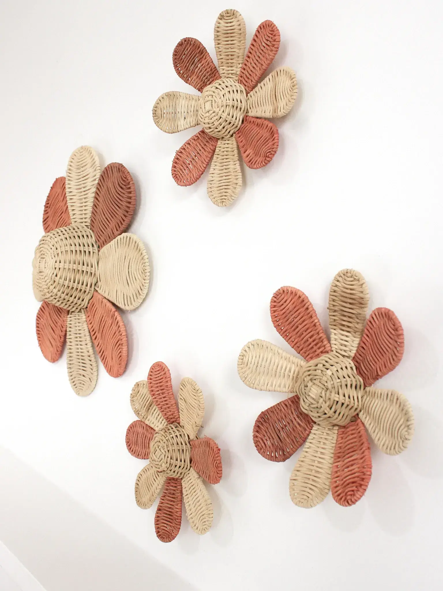 Lovely Rattan Flowers Wicker Rattan Wall Hanging Decor Boho Flower Wall Decor Suitable For Kids Room And Nursery