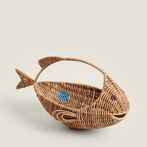 Exotic Design Aesthetic Look Multipurpose Home Decor Tableware Fruit Storage Wicker Fish-shaped Woven Rattan Basket With Handle