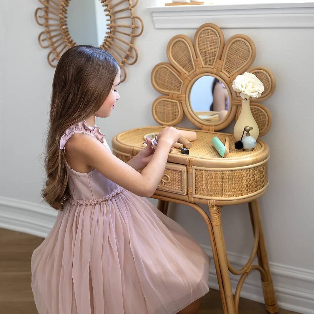 Hot selling High Quality Daisy Children's Vanity Set Rattan Vanity Table with Drawers Dressing Table with Mirror for Kids