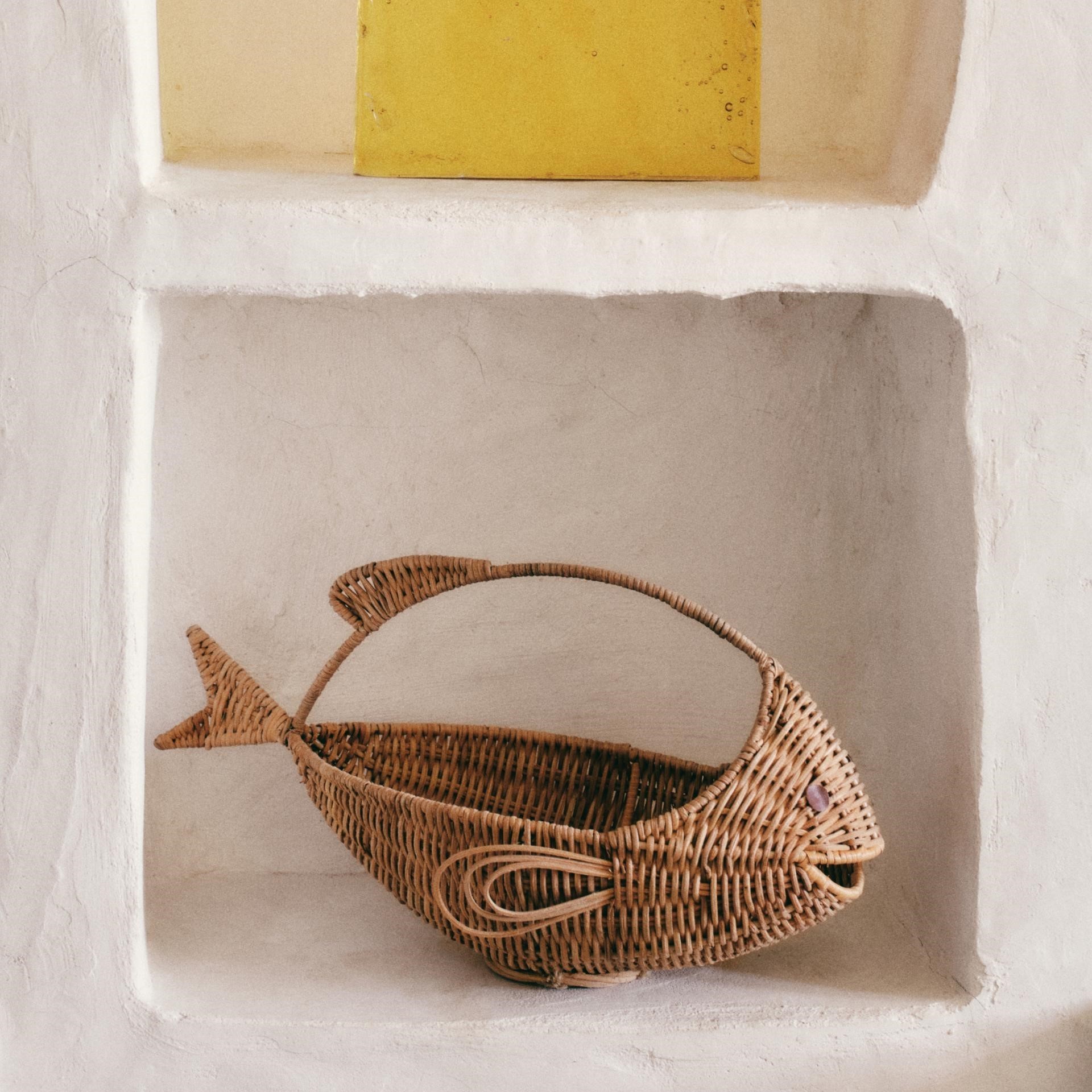 New Design 2024 Rattan Fish-shaped Basket Sustainable Brown Fish Rattan Storage Basket For Kitchen Decoration