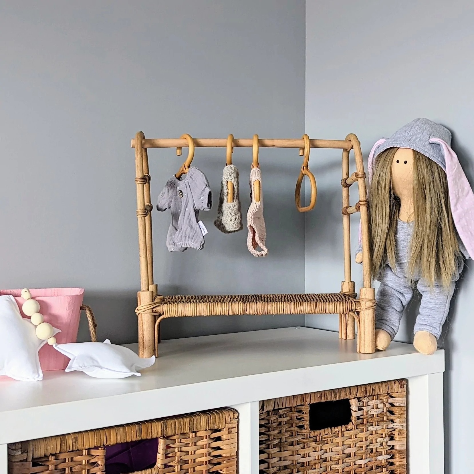 Eco-friendly kid interior natural rattan doll clothes rack hanging rails for kids room wholesale from Vietnam