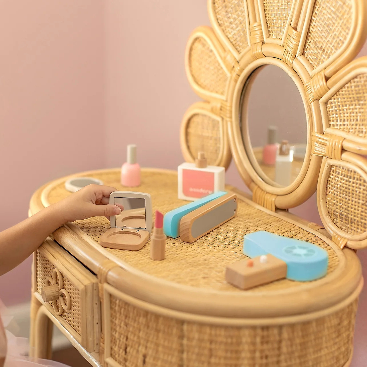 Hot selling High Quality Daisy Children's Vanity Set Rattan Vanity Table with Drawers Dressing Table with Mirror for Kids