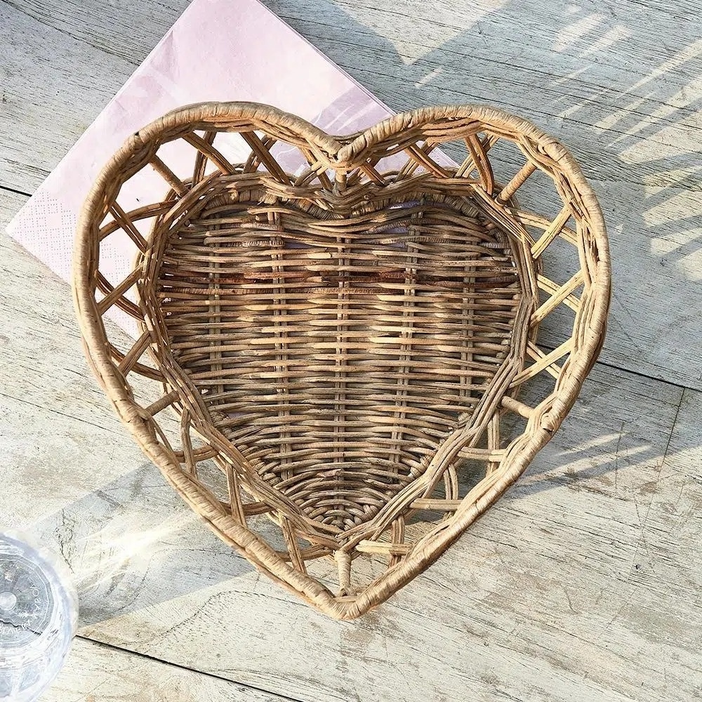 Wholesale Rattan Serving Tray Heart Shaped Tray Decor Wicker Boho Rattan Food Tray Serving For Dining Table And Home Decor