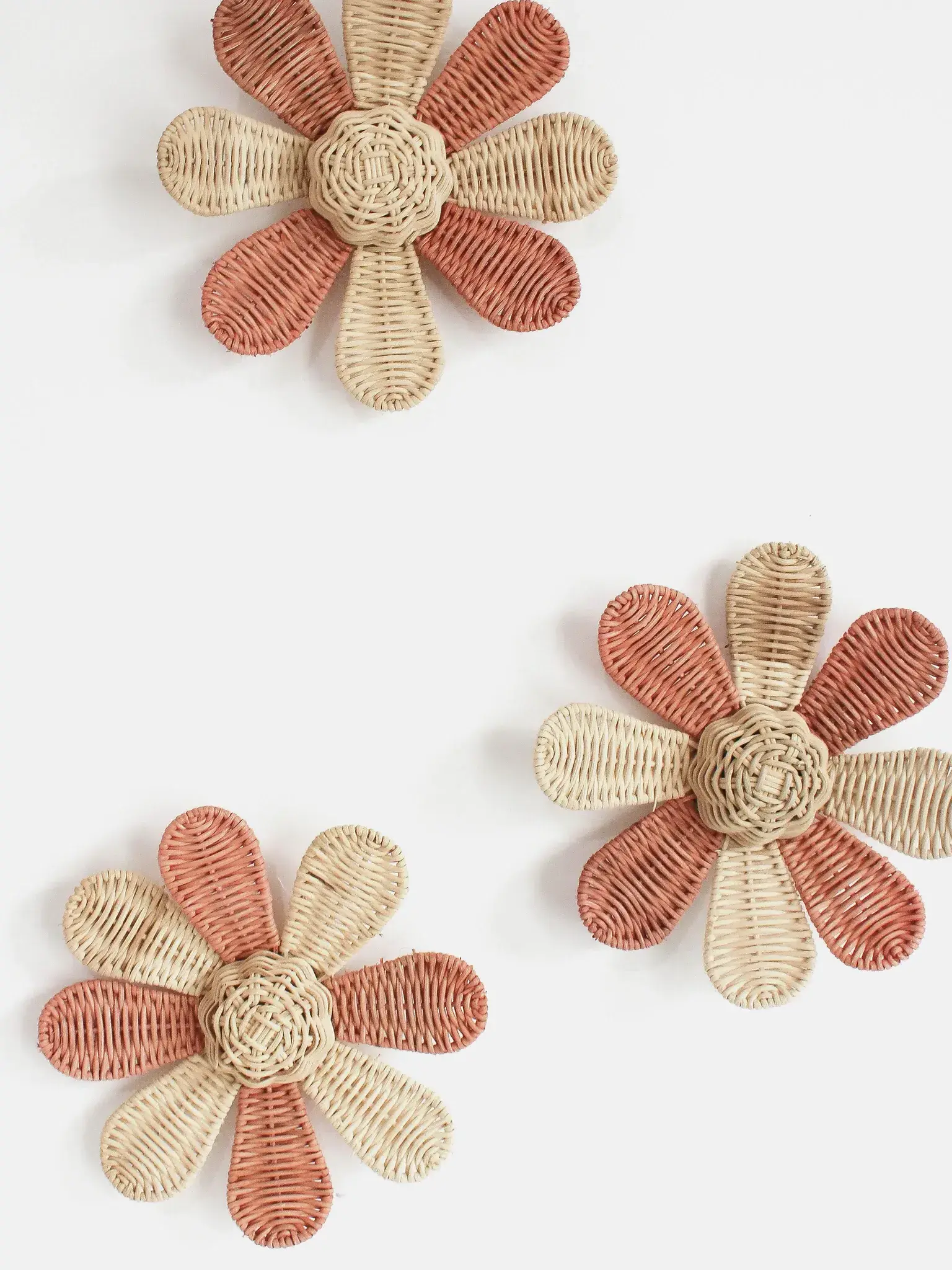 Lovely Rattan Flowers Wicker Rattan Wall Hanging Decor Boho Flower Wall Decor Suitable For Kids Room And Nursery