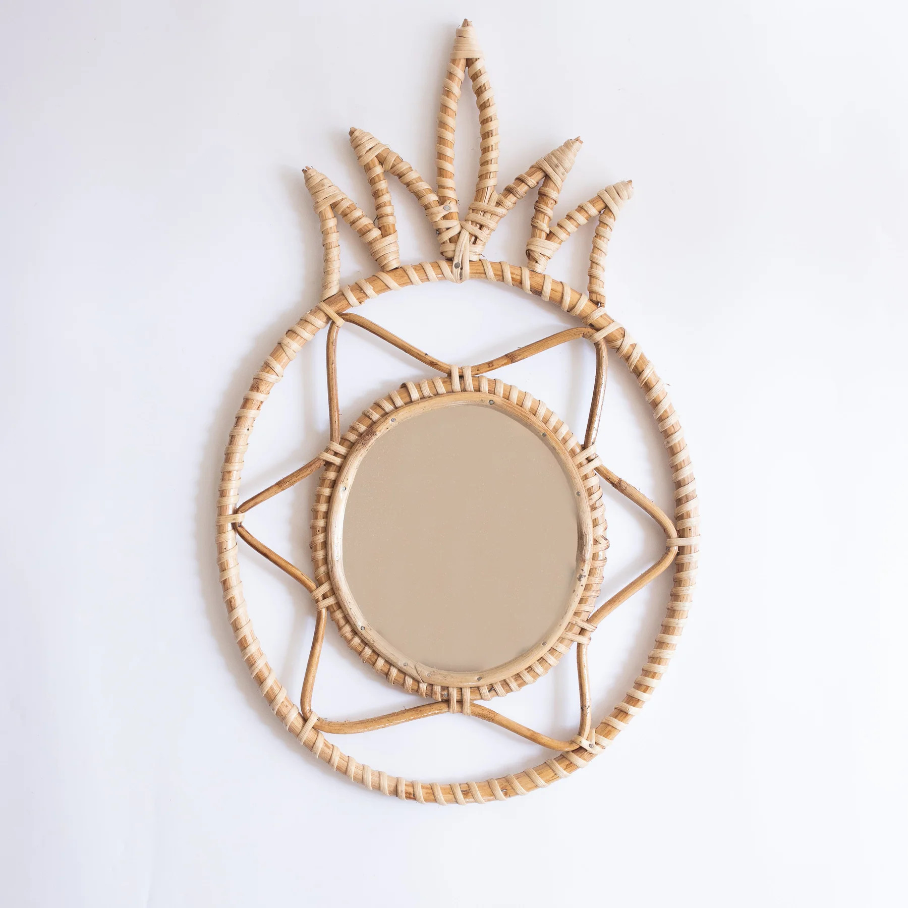 Best Choice Handmade Natural Rattan Pineapple-Shape Mirror Wall Decoration Baby & Kids Room Custom Design Wall Hanging Decor