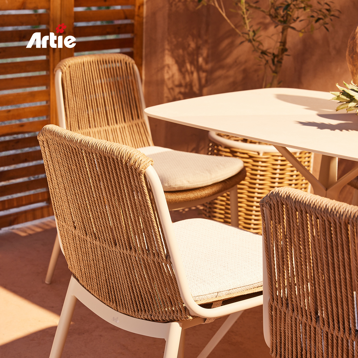 Artie Luxury Hotel Restaurant Furniture Garden Table And Chairs Rattan Modern Patio Outdoor Furniture Dining Table Set