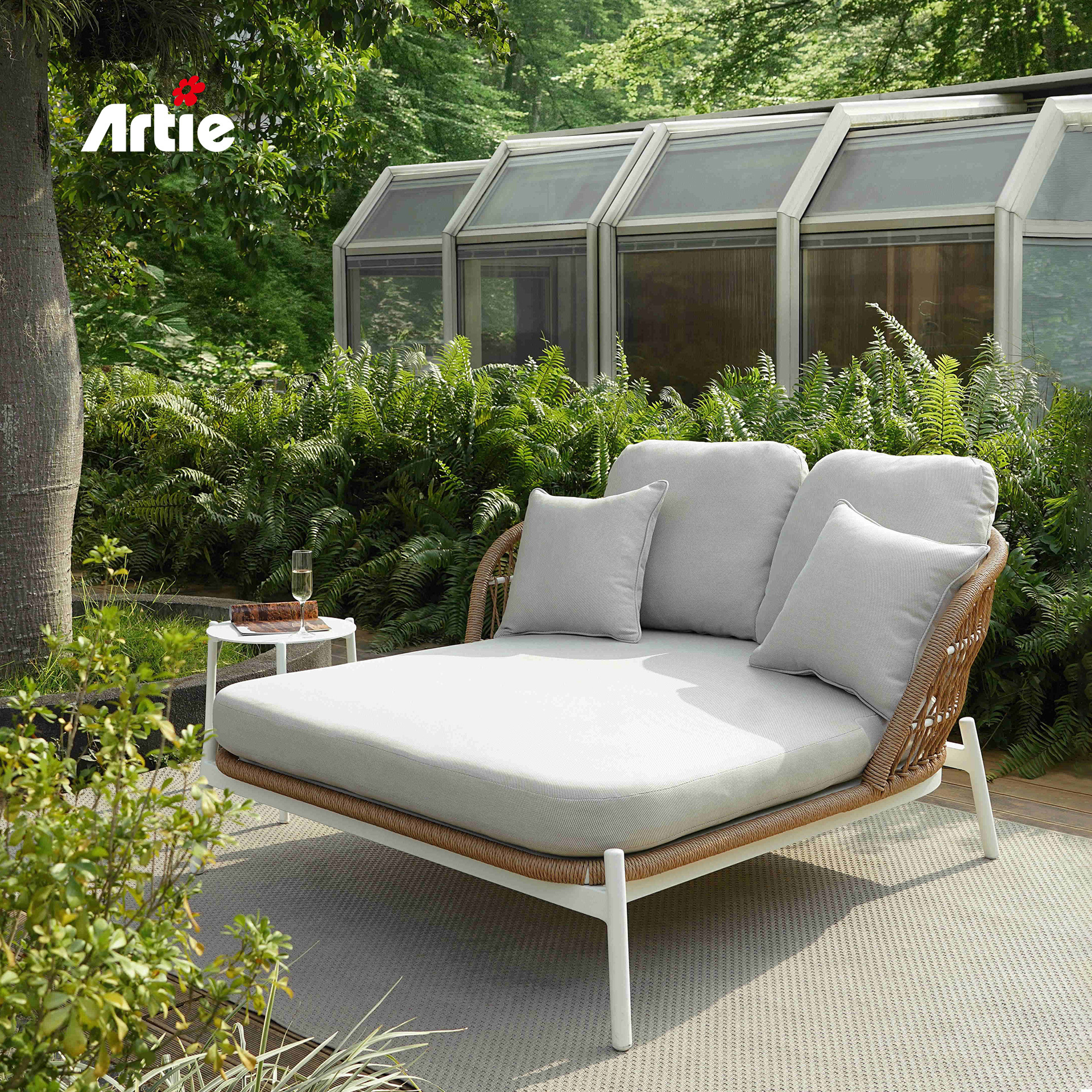 Artie Leisure Garden Furniture Rattan Sun Bed Bali Beach Poolside Luxury Wicker Round Daybed Outdoor