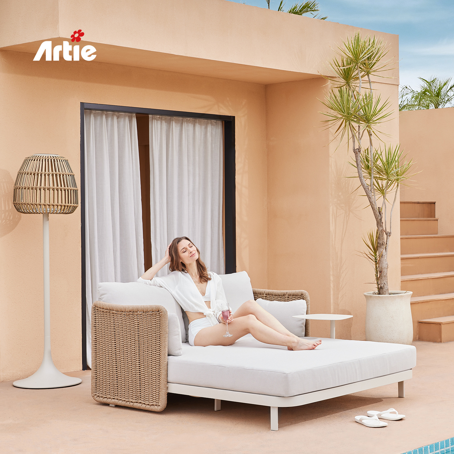 Artie Outdoor Used Wicker Daybed Contemporary Rattan Garden Daybed All Weather Pool Sunbeds Outside Furniture