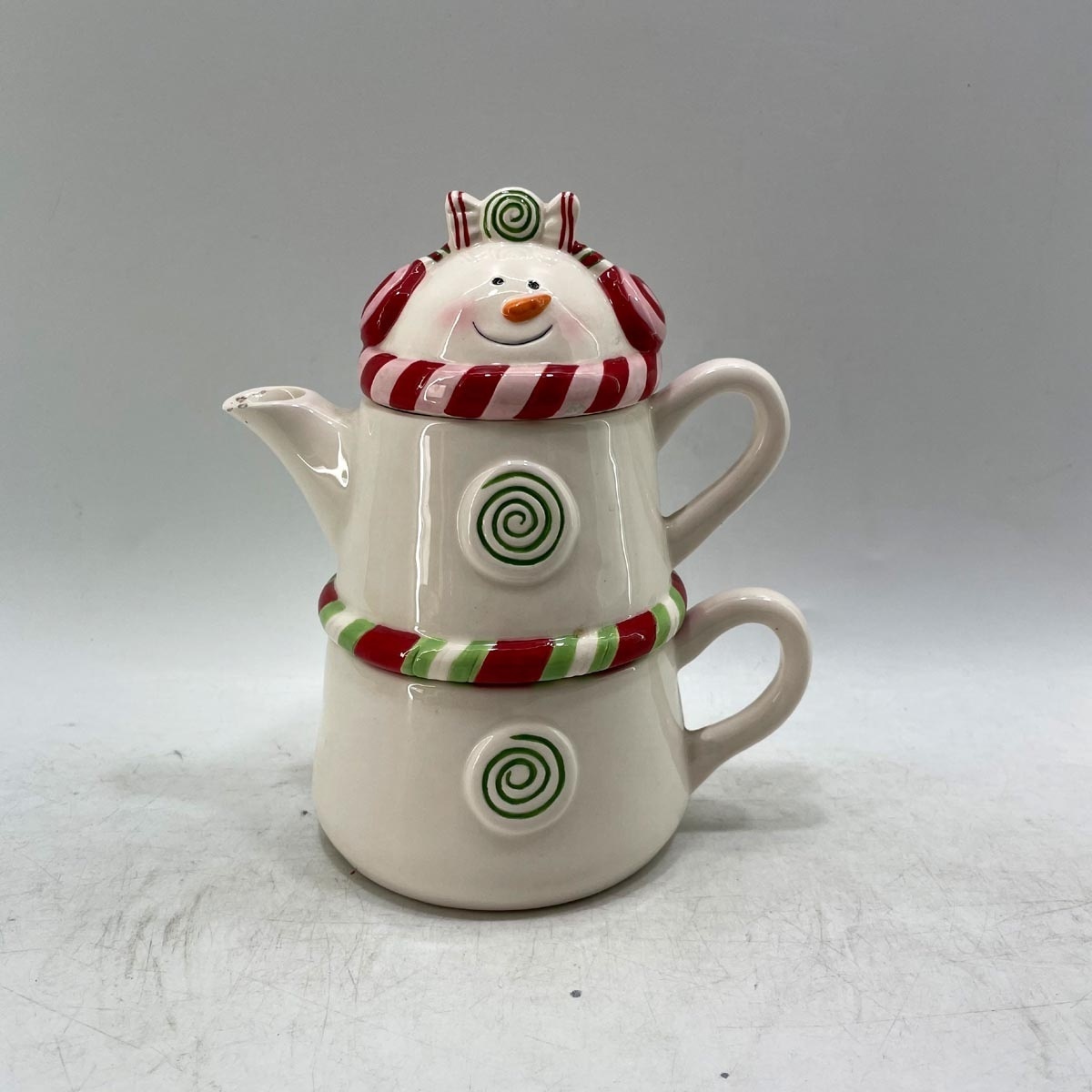 Funky snowman shaped ceramic kettle with mug set