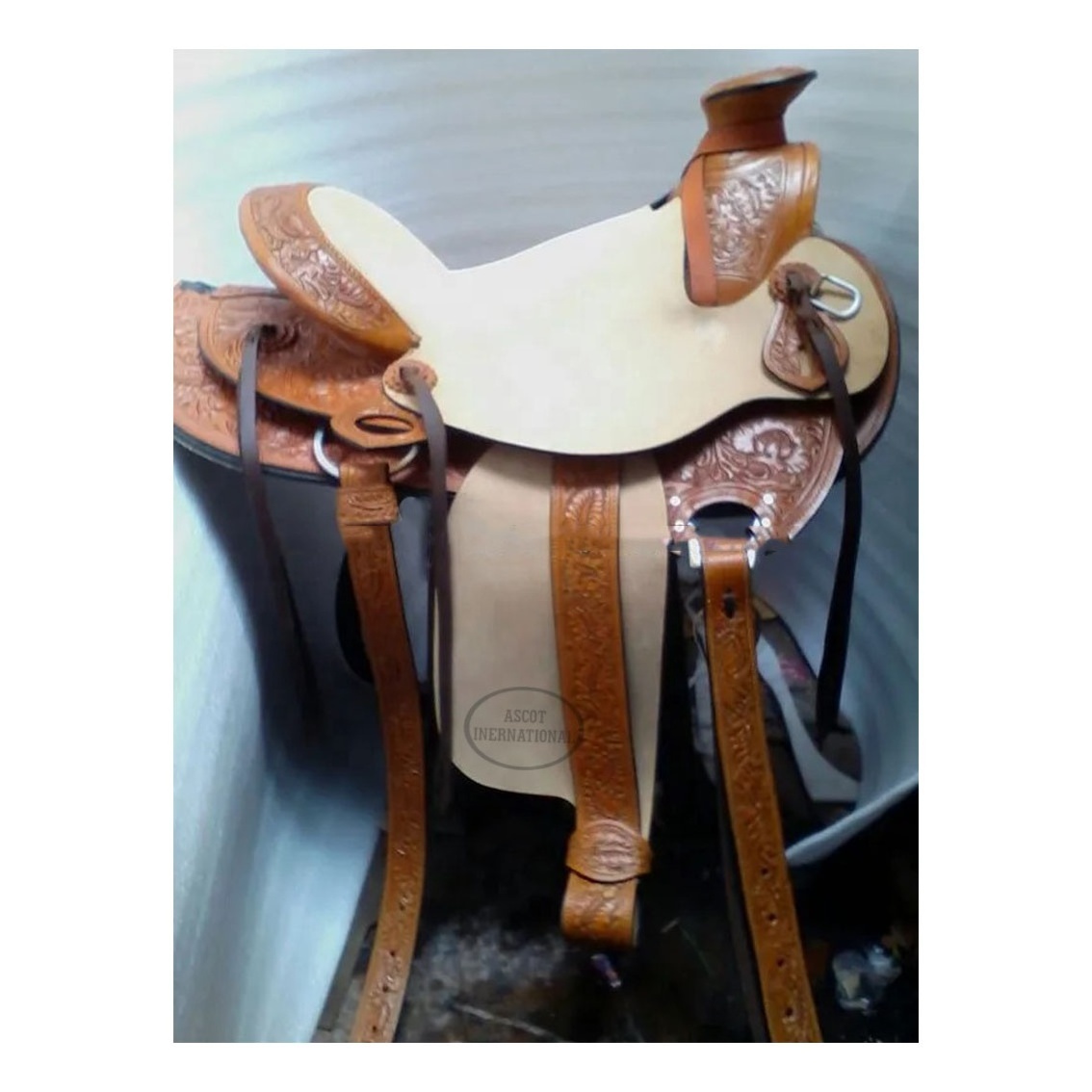 Wholesale Western Leather Saddle in handmade design for Horse racing accessories with custom logo