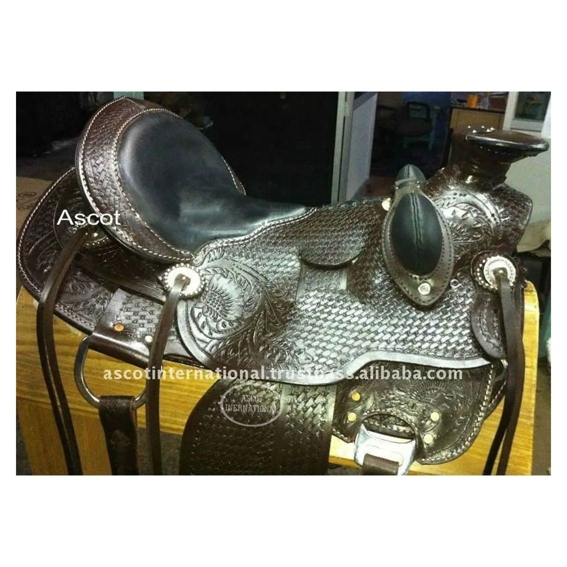 Custom designer handmade Western Leather Saddle imported for Horse Riding equipment wholesale