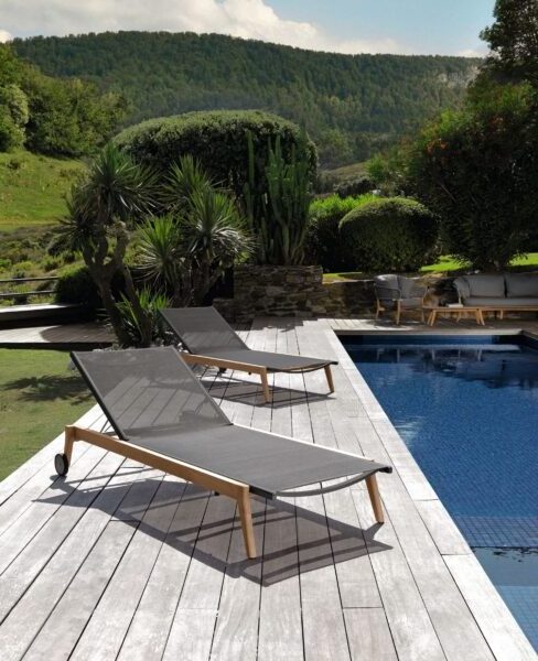 Modern Rattan Sun Lounger Poolside Sunbed Furniture for Hotel Outdoor Garden Use