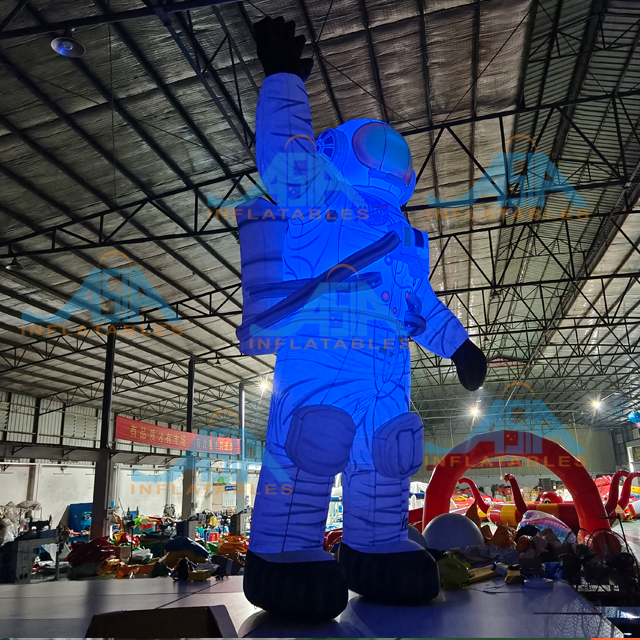 Customized Giant Spaceman Inflatable Balloon Led Lighting Inflatable Astronaut