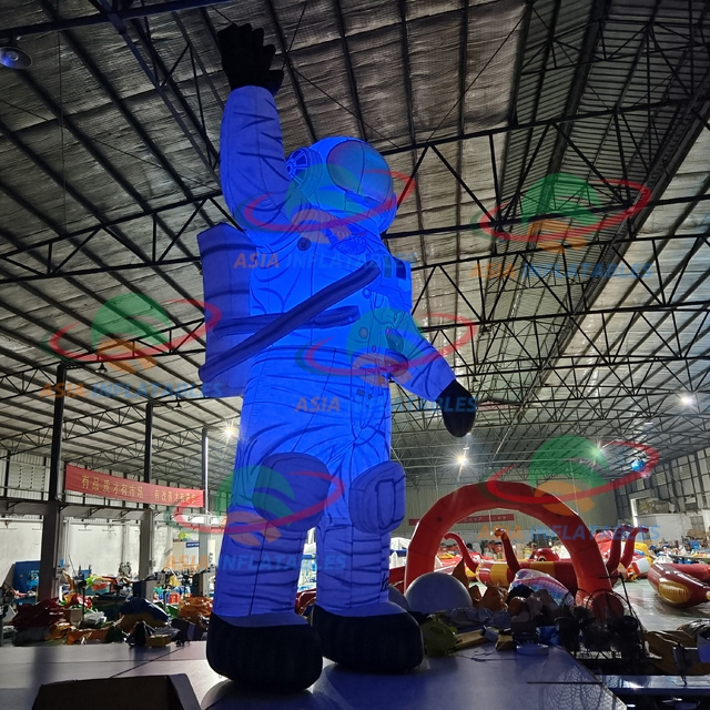 Giant 6 meter height inflatable astronaut model with led light for advertising