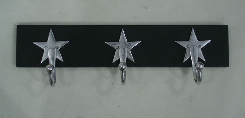 Handcrafted Star Design 3 Shiny Polished Aluminum Hooks On Black Color Wooden Board Wall Hook Rail