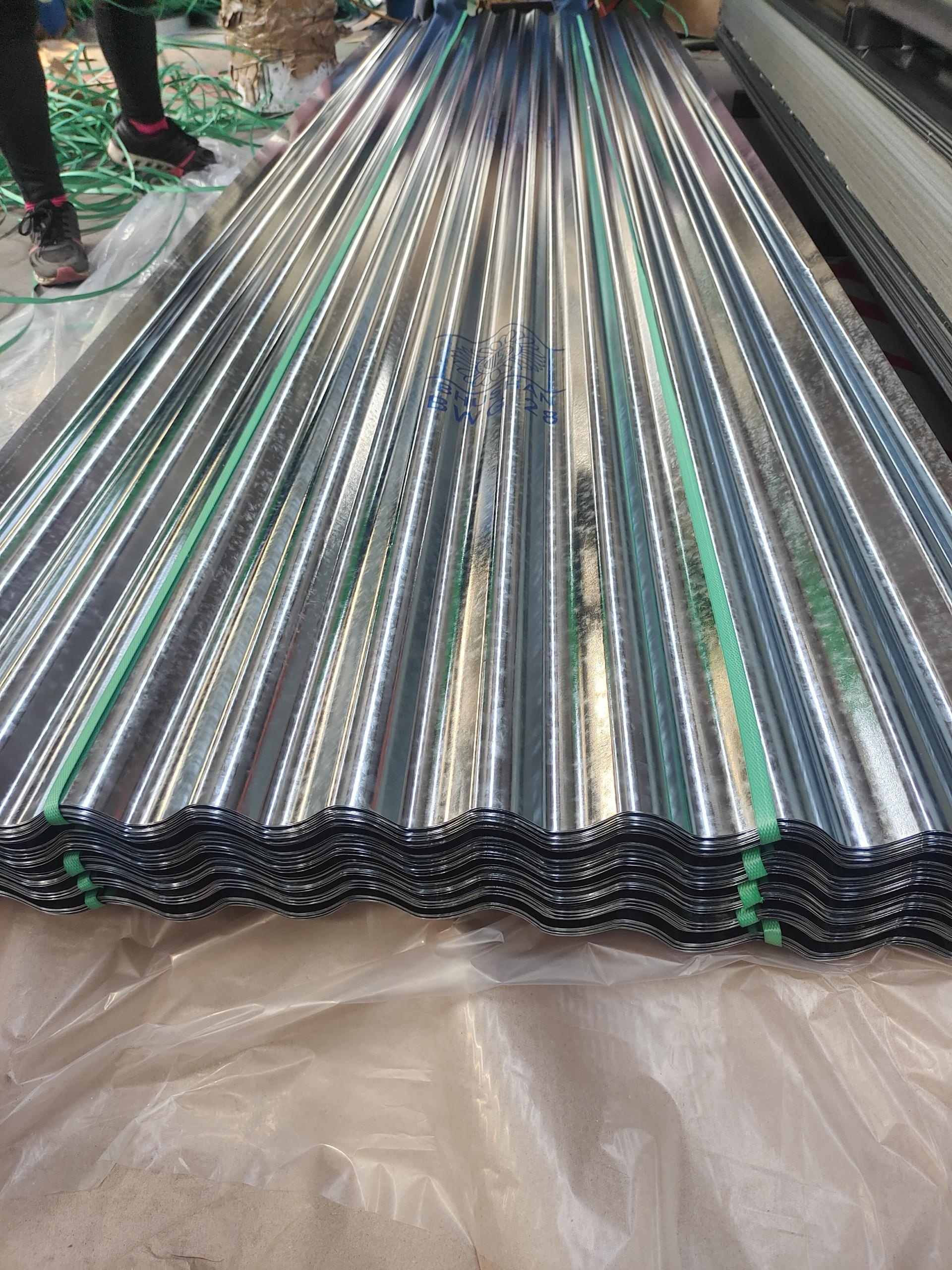 Hot selling high strength pc corrugated roofing sheet