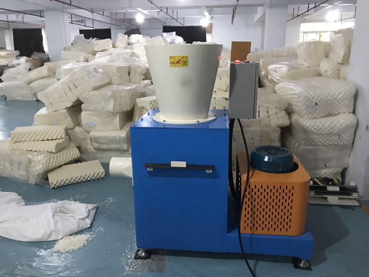 recycled sponge crusher machine / sponge foam shredder for sale / Factory use sponge crushing machine