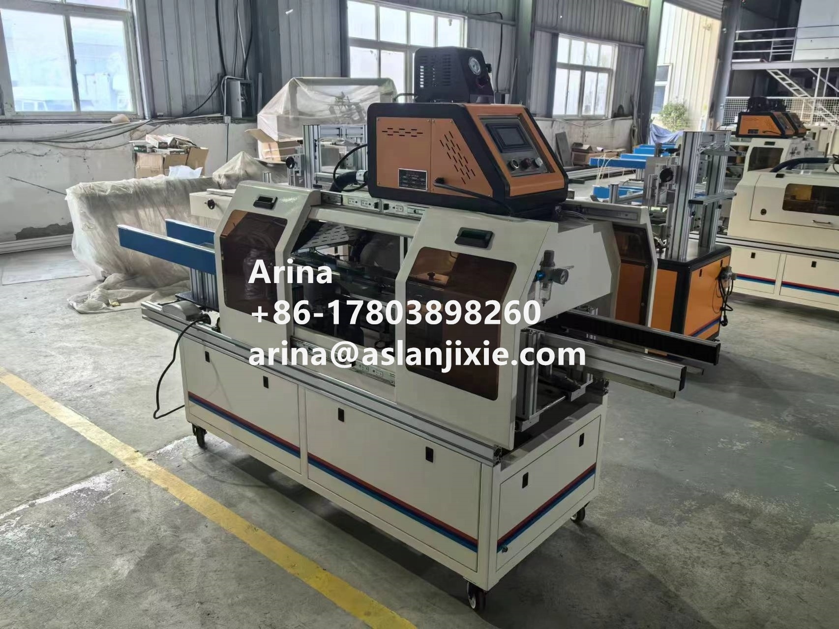 High quality spray type conveyor tissue box food carton hot melt glue sealing machine