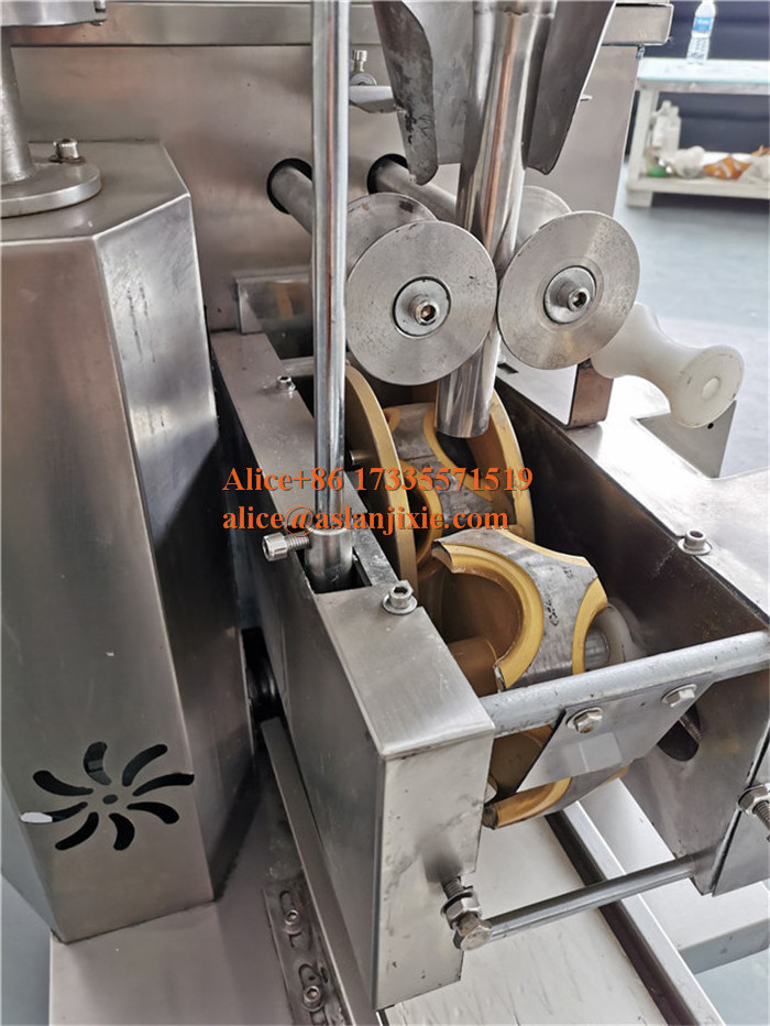 automatic Samosa Making Machine /Empanada filling making machine/ big size dumpling mold