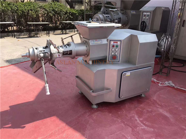 200 kg  bone meat separating machine/poultry rabbit leg meat deboner/low temperature meat bone mincing machine