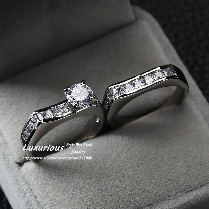 Fashion Couple Stainless Steel Wedding Engagement Rings Set With CZ in good price